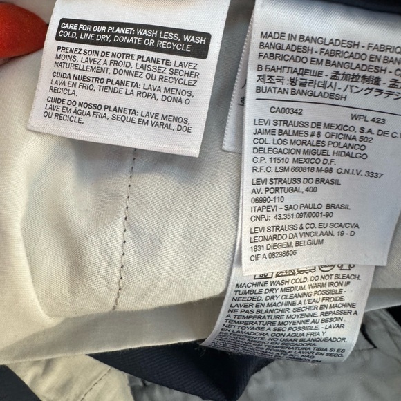 Levi's Women’s Dark Navy Cargo Shorts for Men - Picture 4 of 7